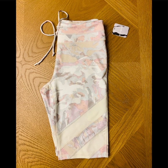 Free People - Picture 4 of 6